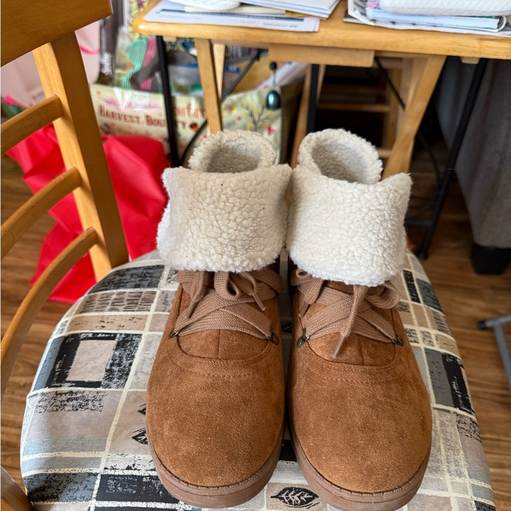 White Mountain Tan Shearling-Lined Slip-in Boots WORN ONCE